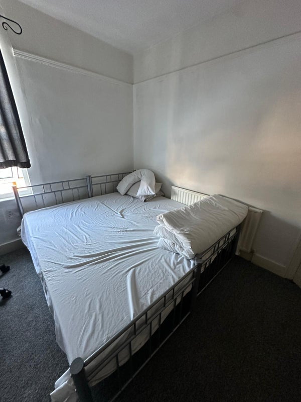 Room Shrubland Road in Greater London