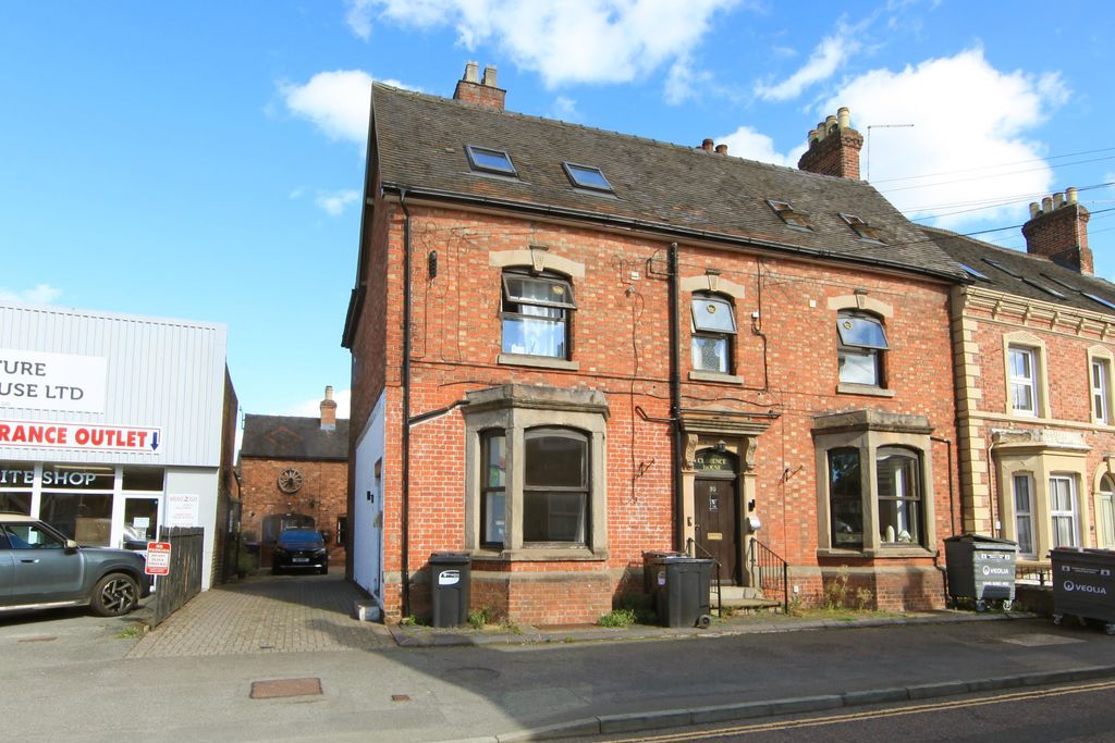 Flat Queen Street in Market Drayton