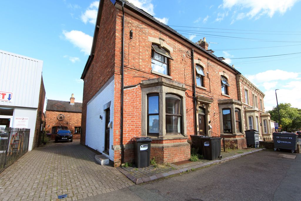 Flat Queen Street in Market Drayton