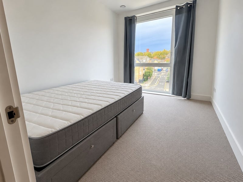 Flat Stroudley Walk in Greater London