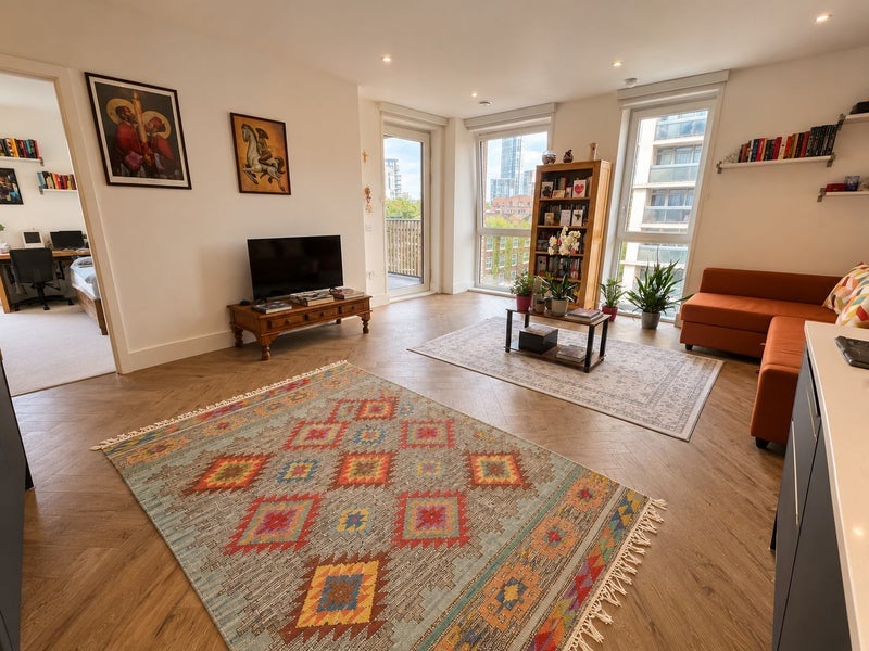 Flat Stroudley Walk in Greater London