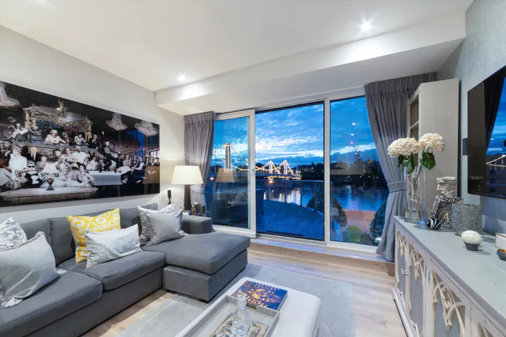 Flat Queenstown Road in Greater London