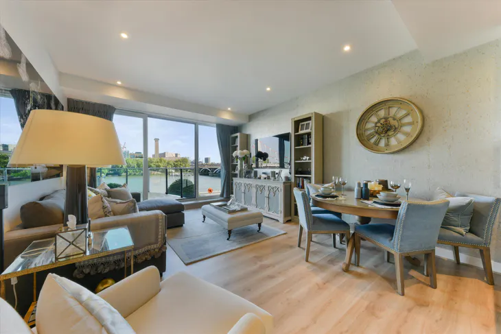 Flat Queenstown Road in Greater London