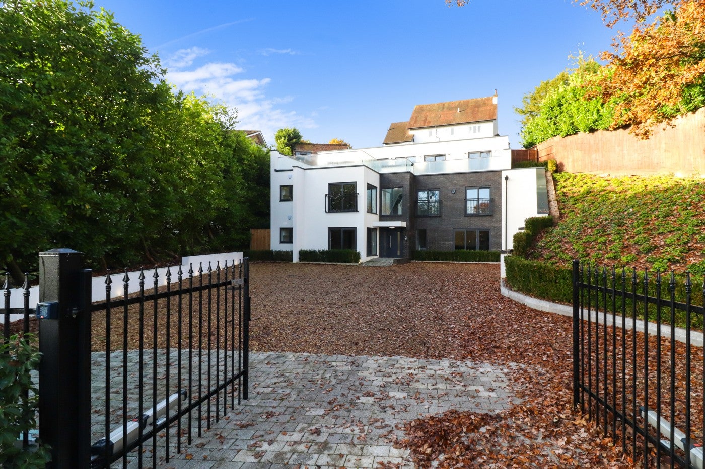 Flat Lower Road in Gerrards Cross