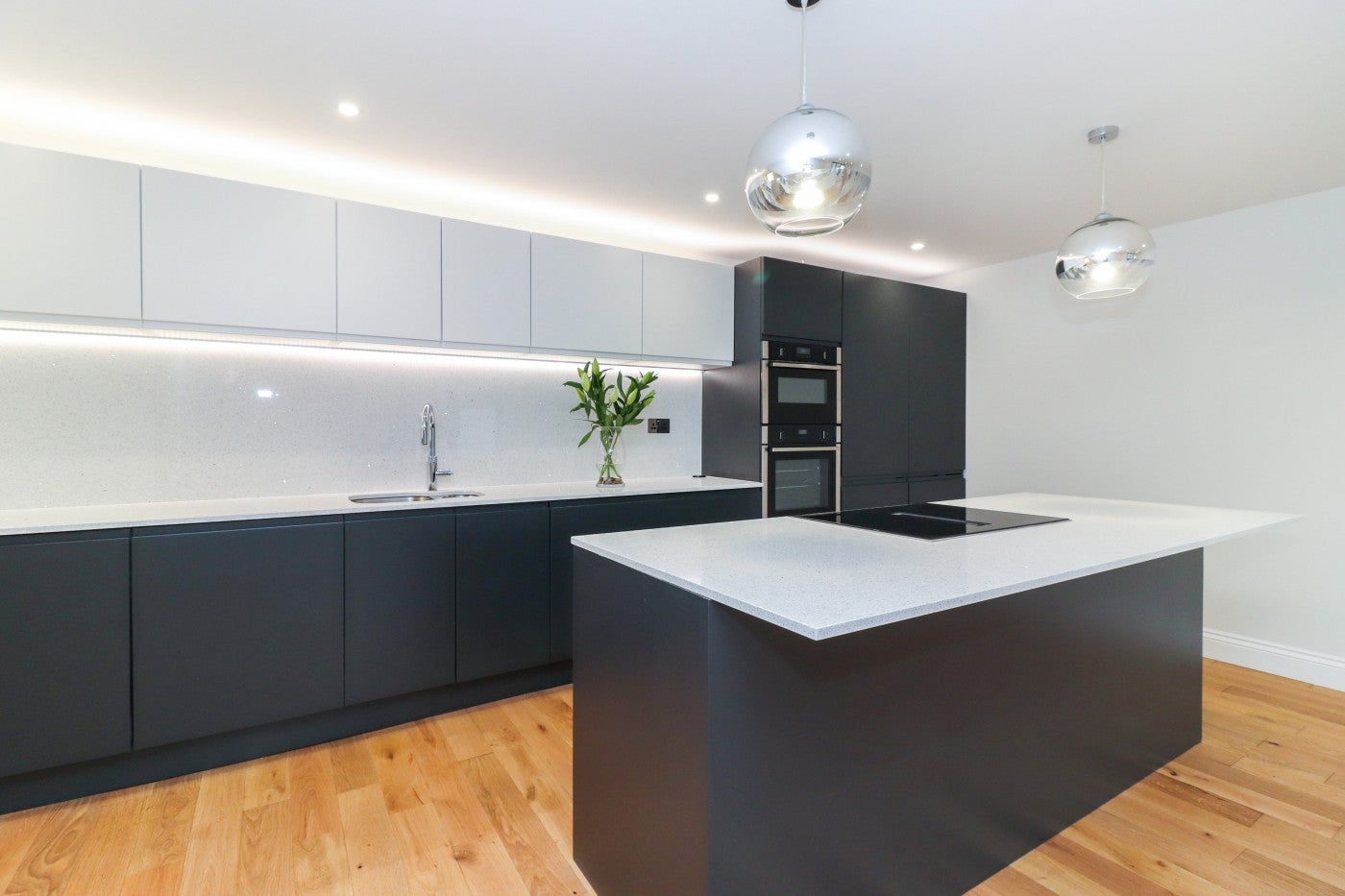 Flat Lower Road in Gerrards Cross