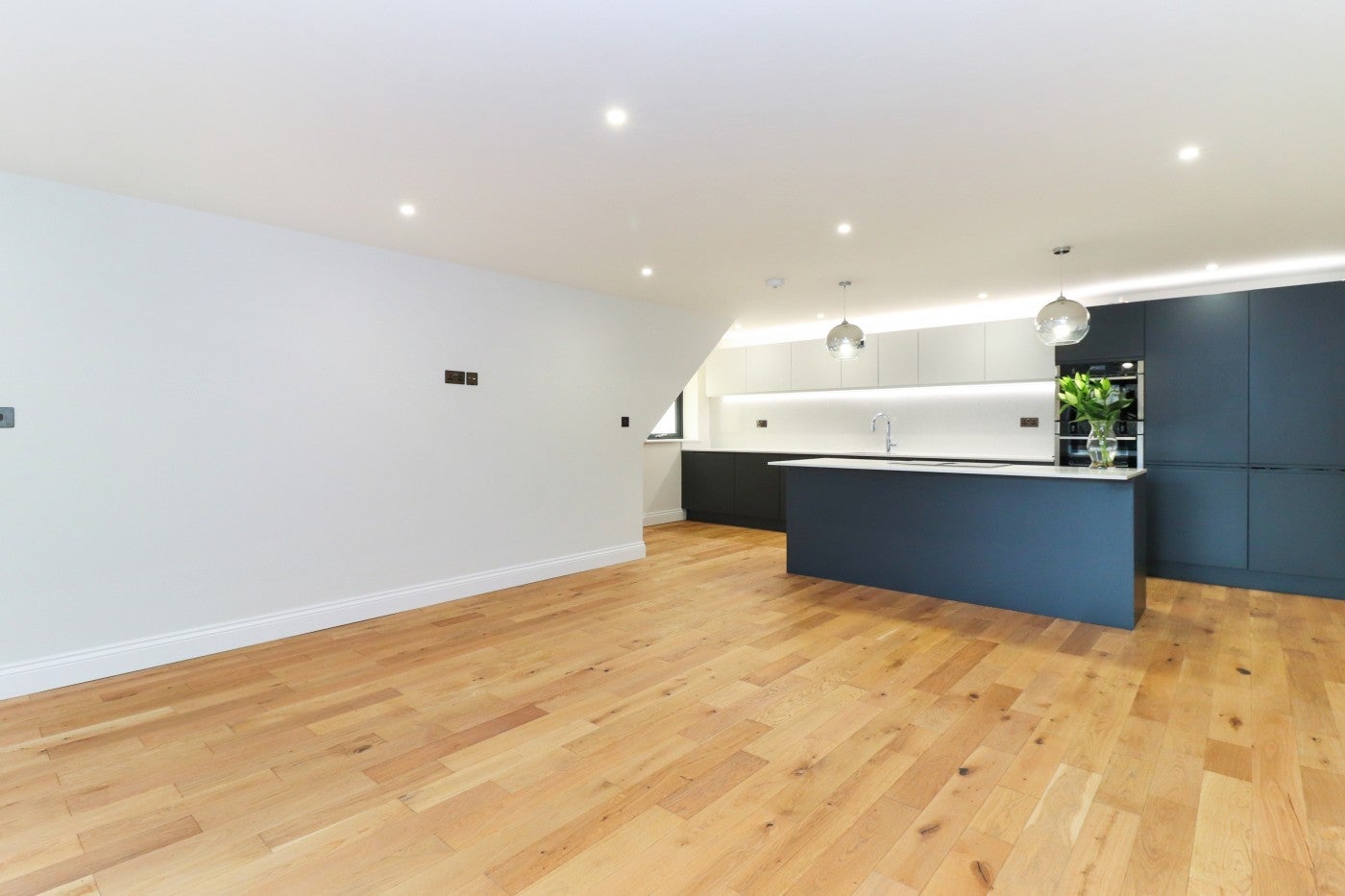 Flat Lower Road in Gerrards Cross
