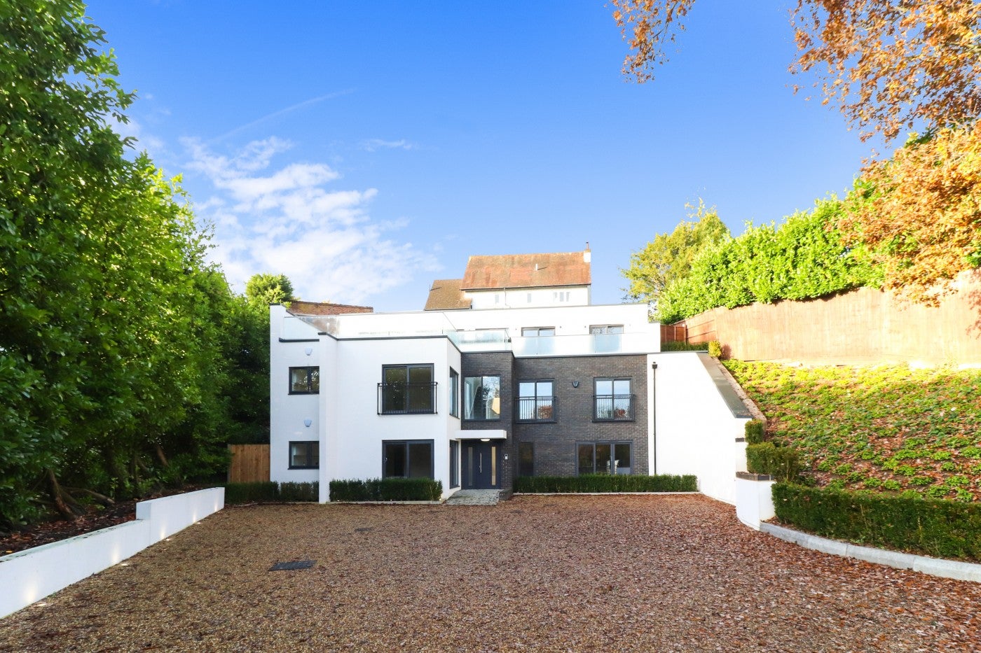 Flat Lower Road in Gerrards Cross