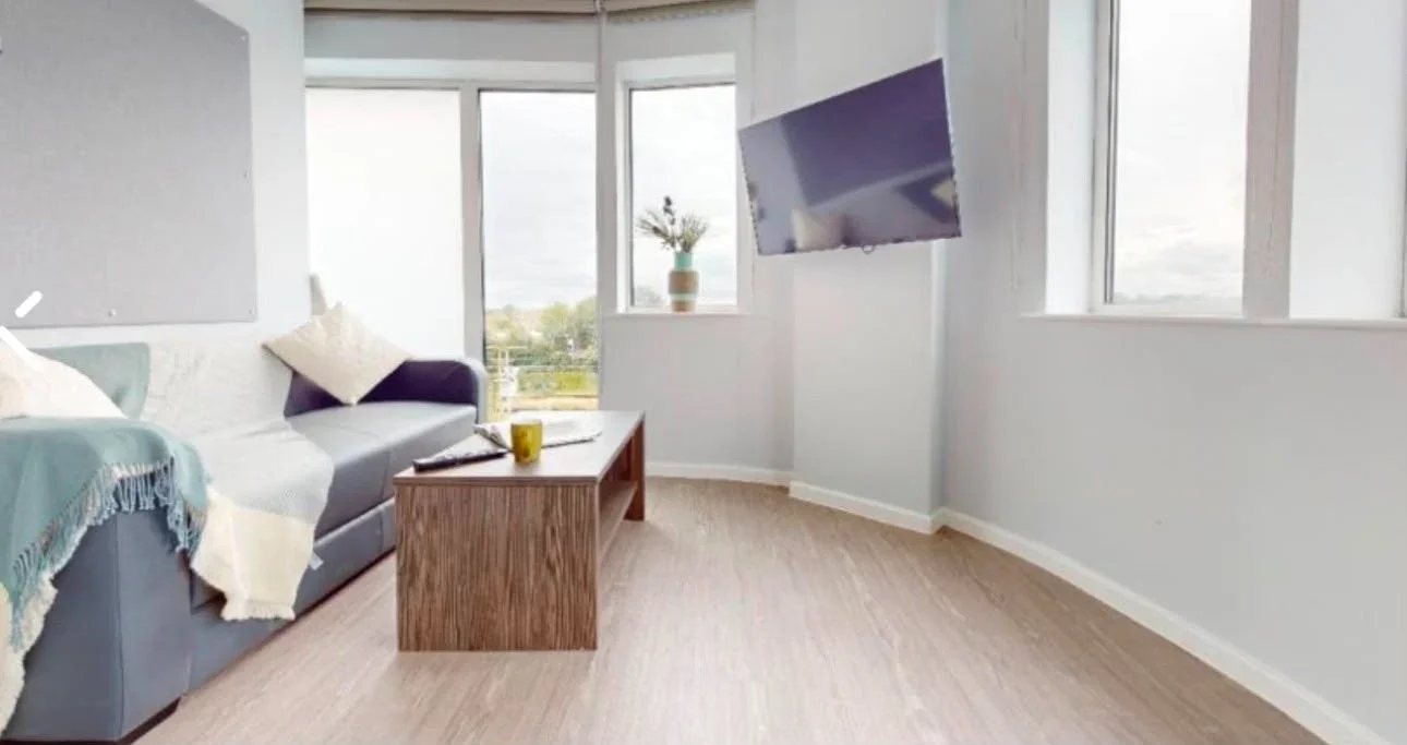 Room Isledon Road in Greater London
