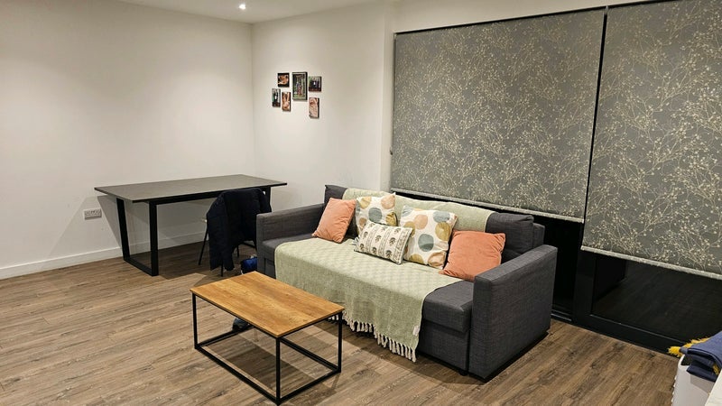 Flat Reed Avenue in Greater London