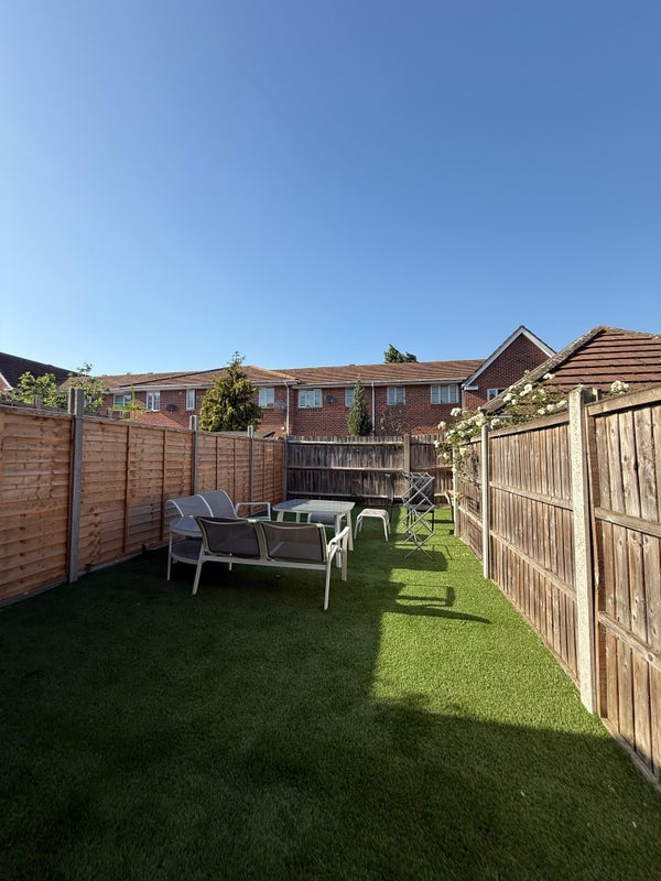 House Lymington Close in Greater London