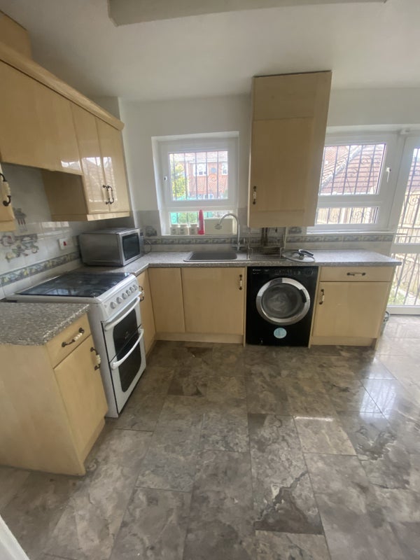 House Lymington Close in Greater London