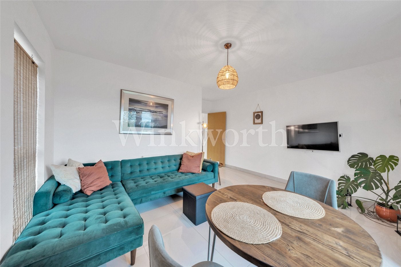 Flat Swannell Way in Greater London