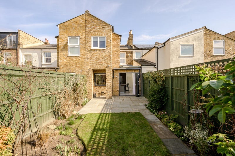 Room Russell Road in Greater London