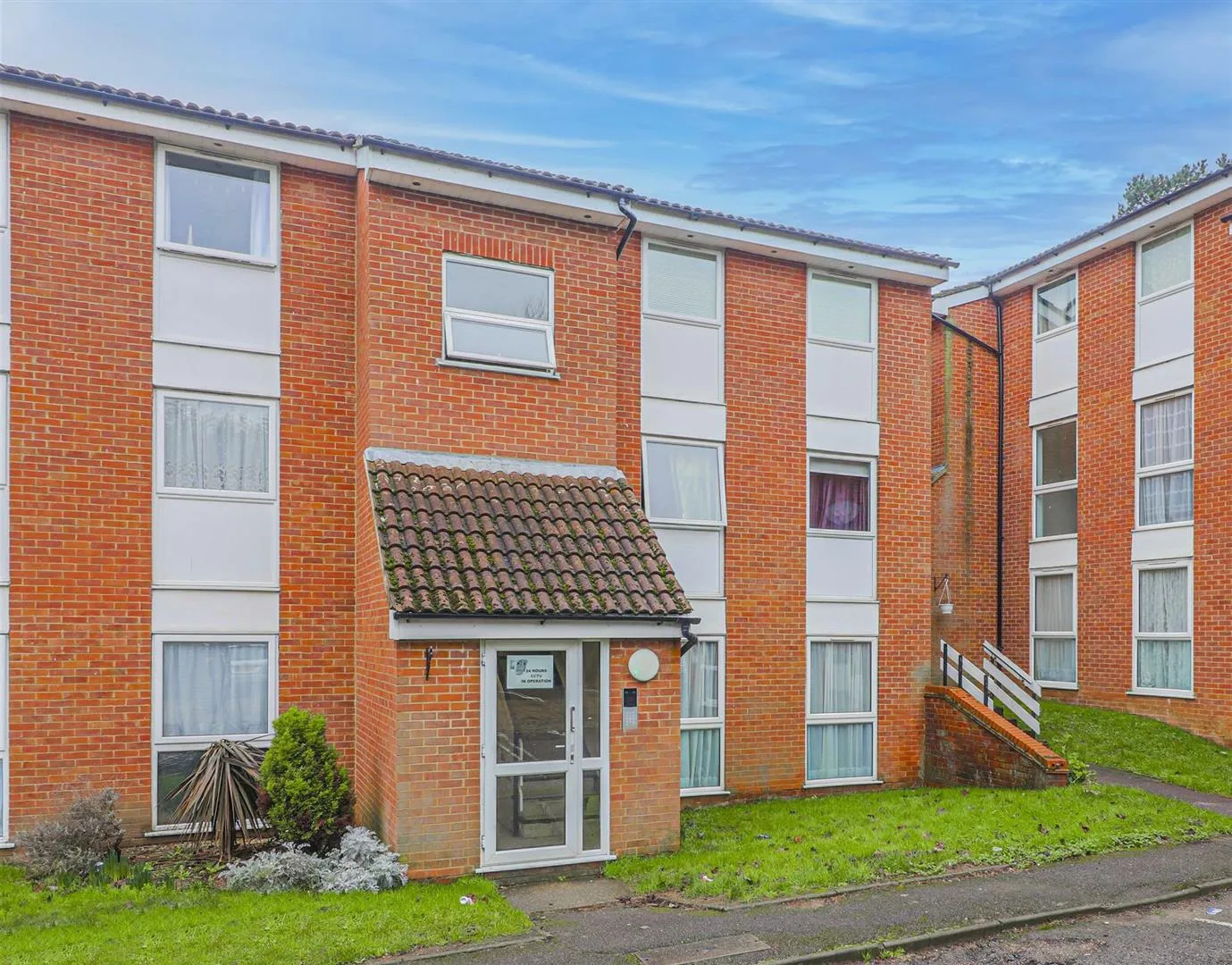 Flat Marley Court in Broxbourne