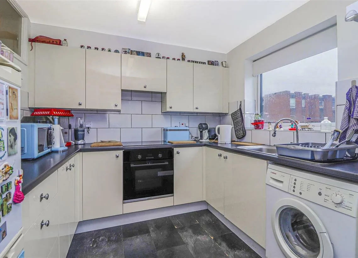 Flat Marley Court in Broxbourne