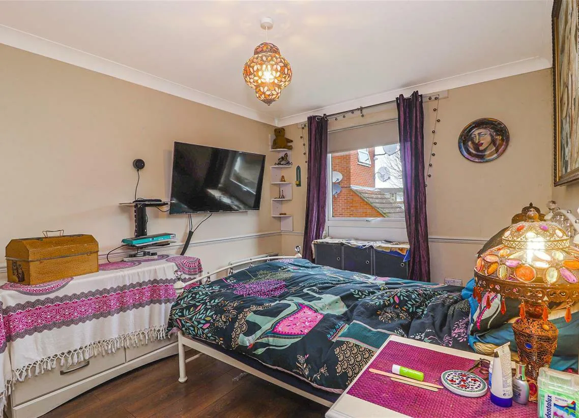 Flat Marley Court in Broxbourne