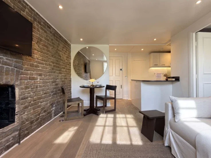 Flat Onslow Gardens in Greater London