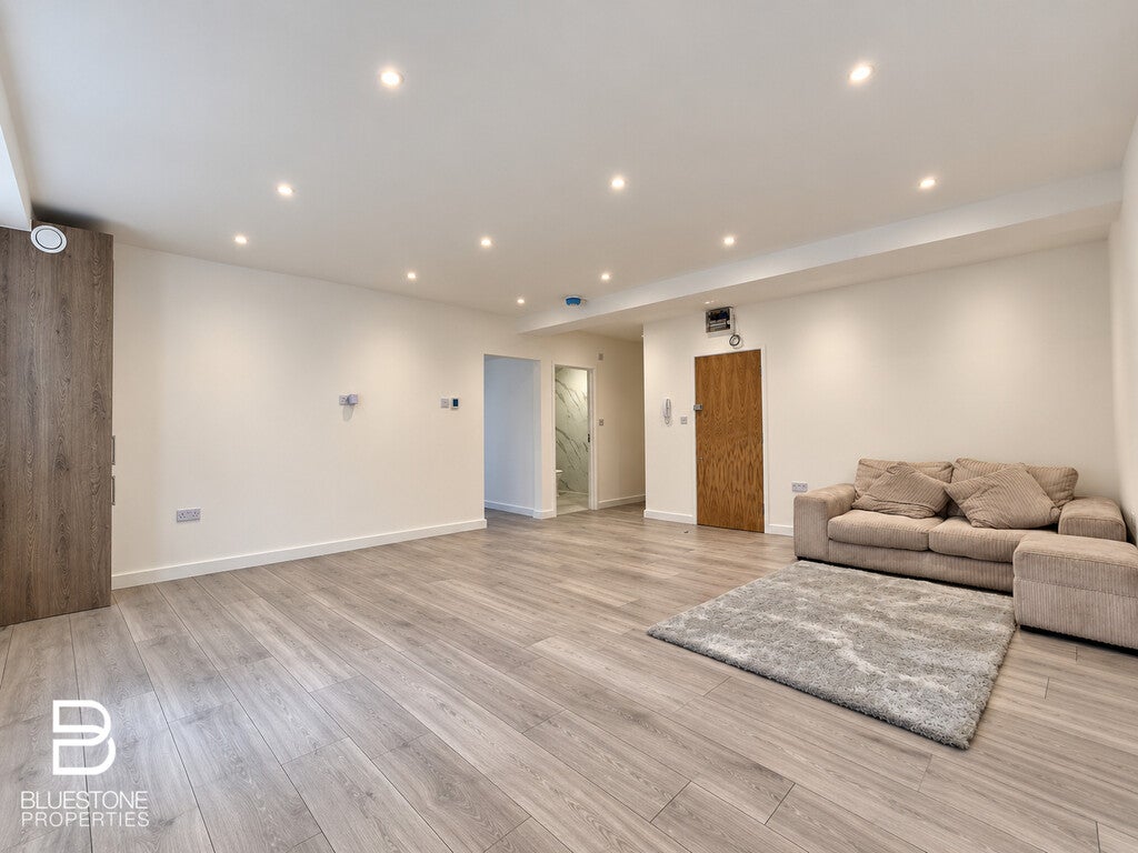 Flat Beddington Gardens in Greater London