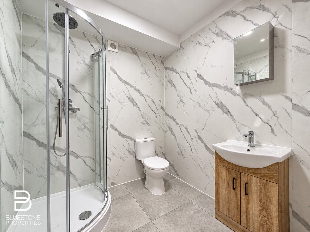 Flat Beddington Gardens in Greater London