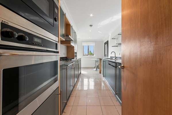 Flat Star Place in Greater London