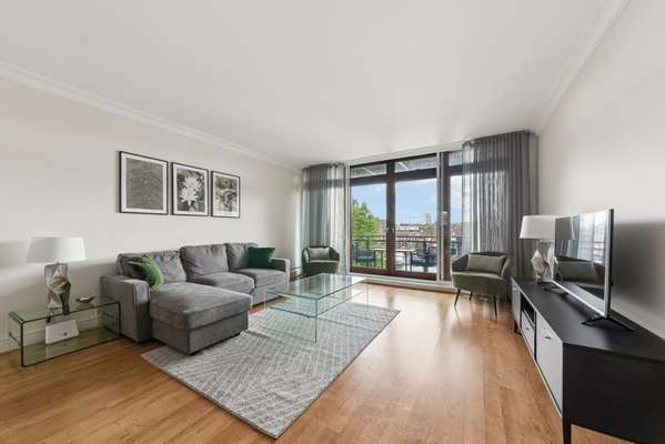 Flat Star Place in Greater London