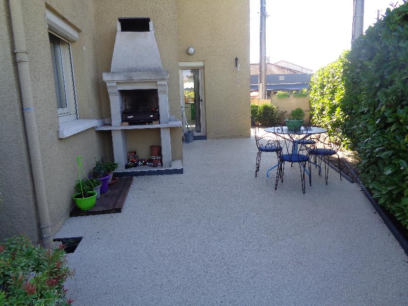 Room Rue des Treilles in Libourne