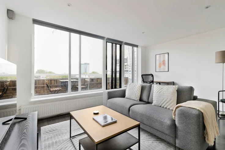 Flat Warwick Road in Greater London
