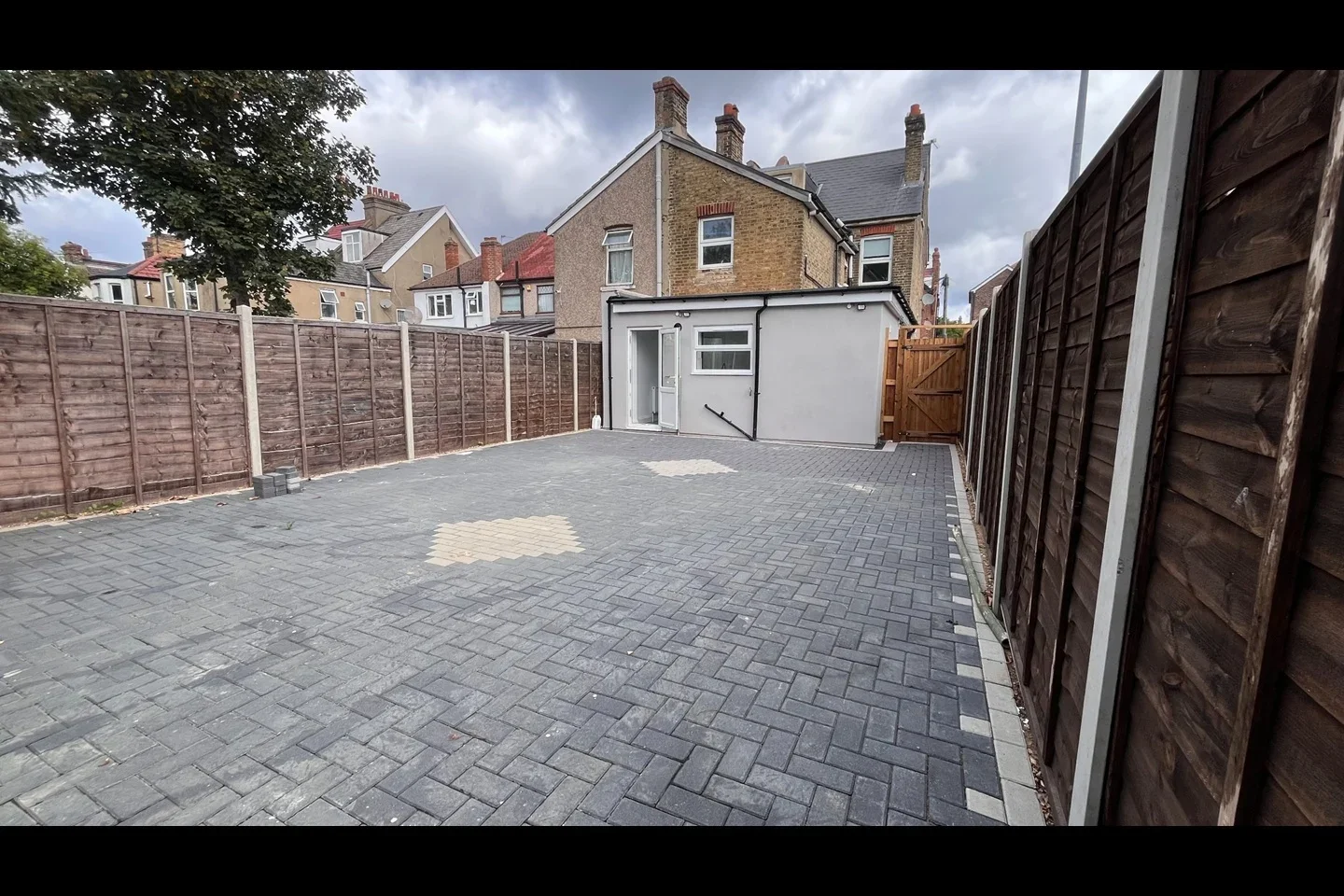 Flat Edith Road in Greater London