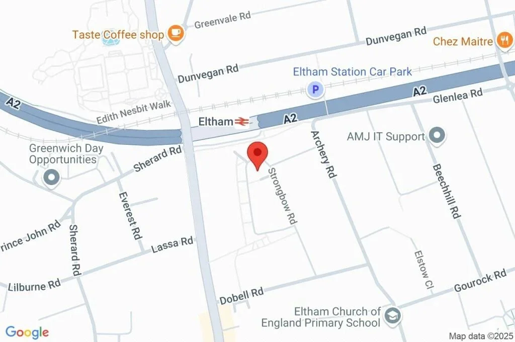 Flat Strongbow Crescent in Greater London