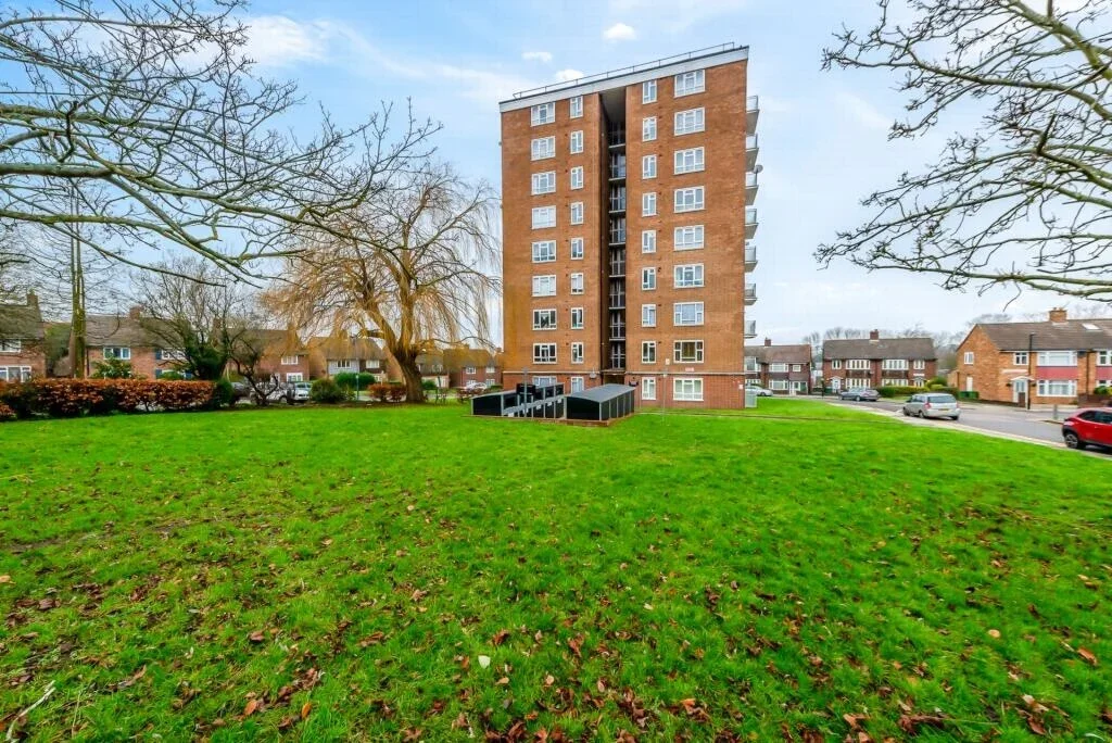 Flat Strongbow Crescent in Greater London