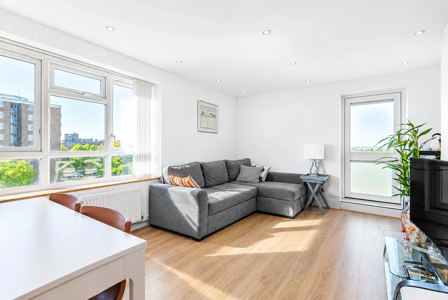 Flat Strongbow Crescent in Greater London