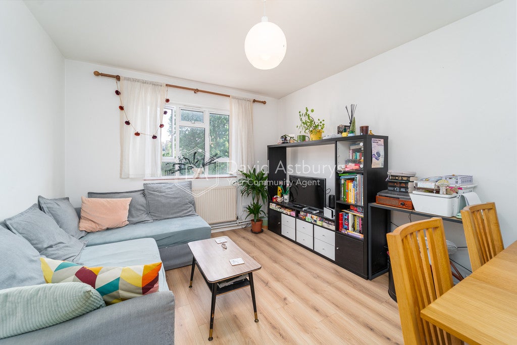 Flat Essex Road in Greater London
