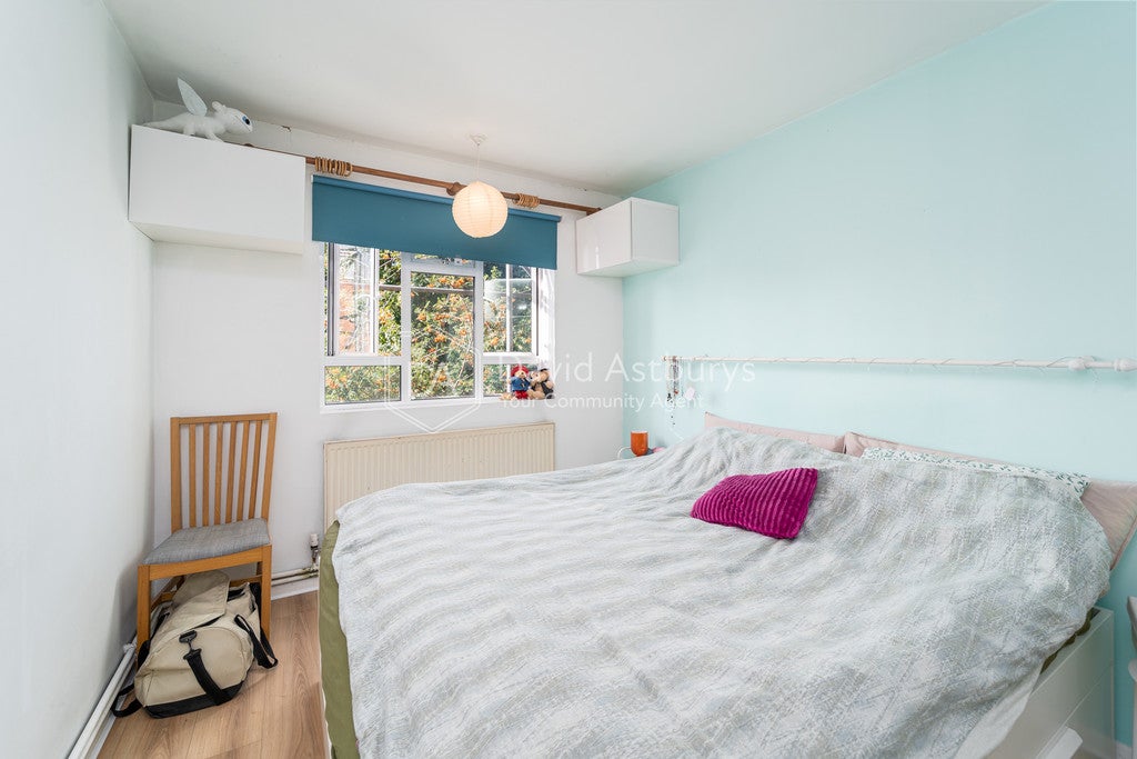 Flat Essex Road in Greater London
