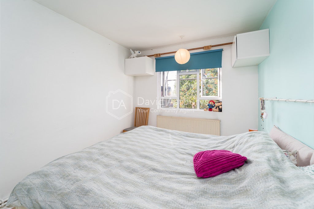 Flat Essex Road in Greater London