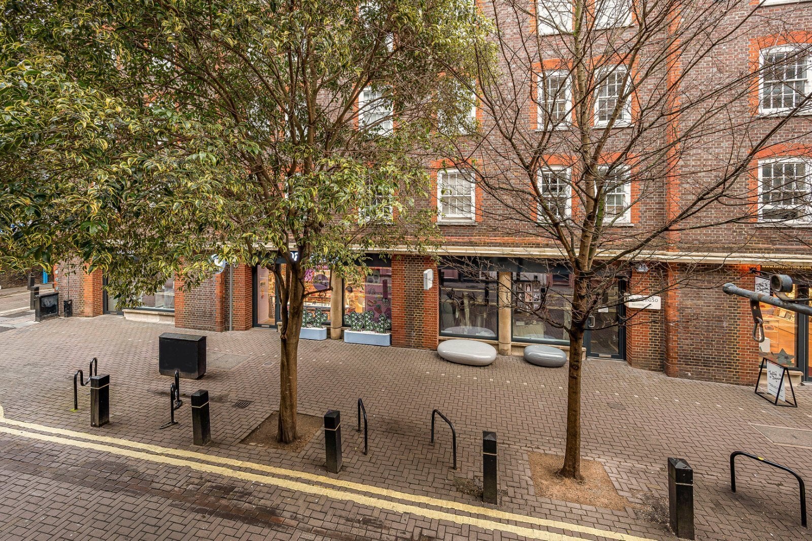 Flat Cucumber Alley in Greater London