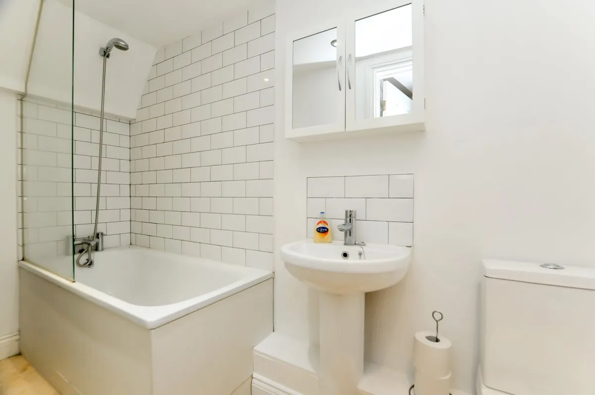 Room Gunton Road in Greater London