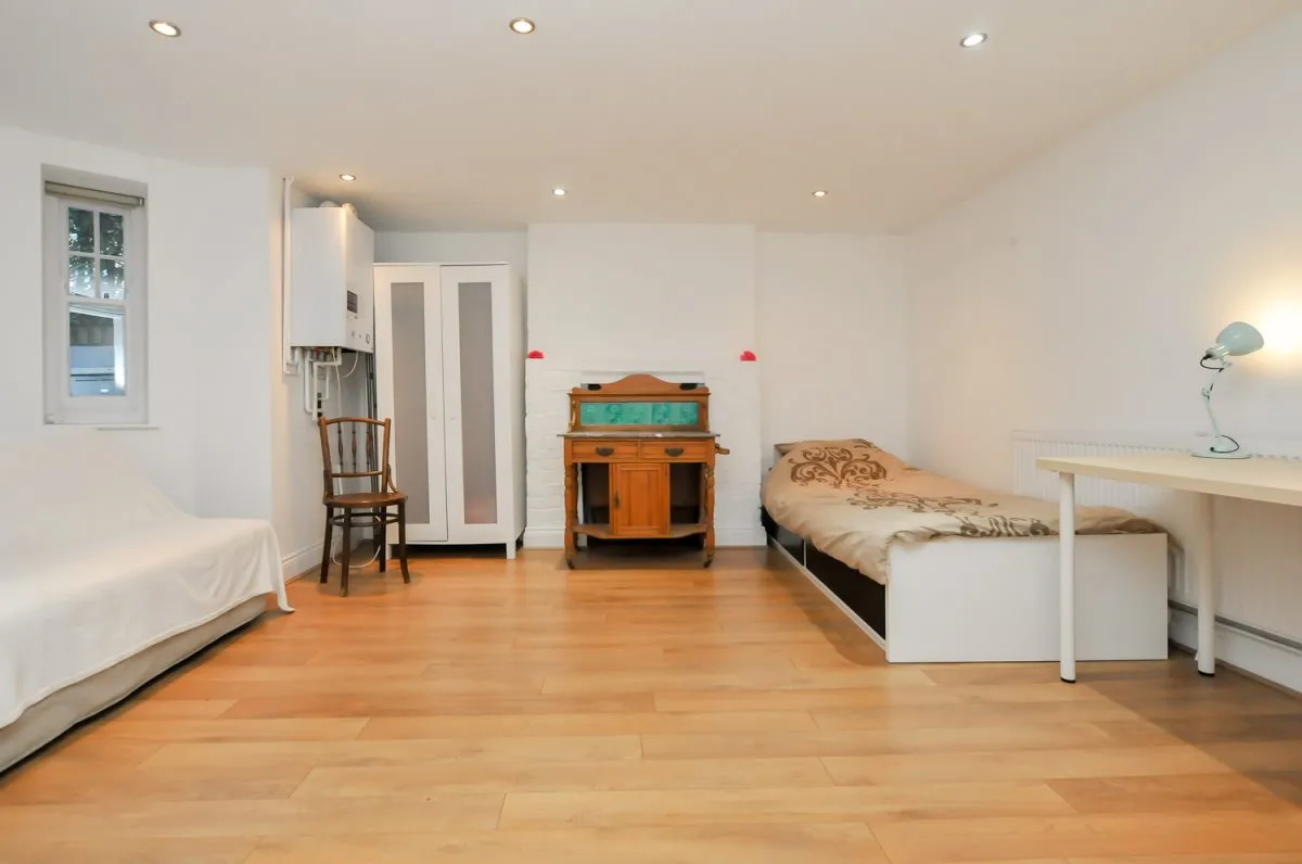 Room Gunton Road in Greater London
