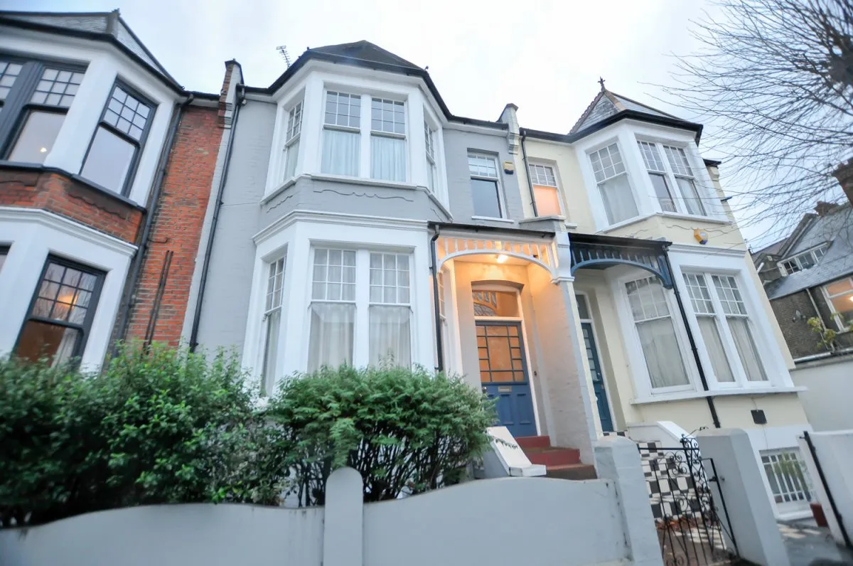 Room Gunton Road in Greater London