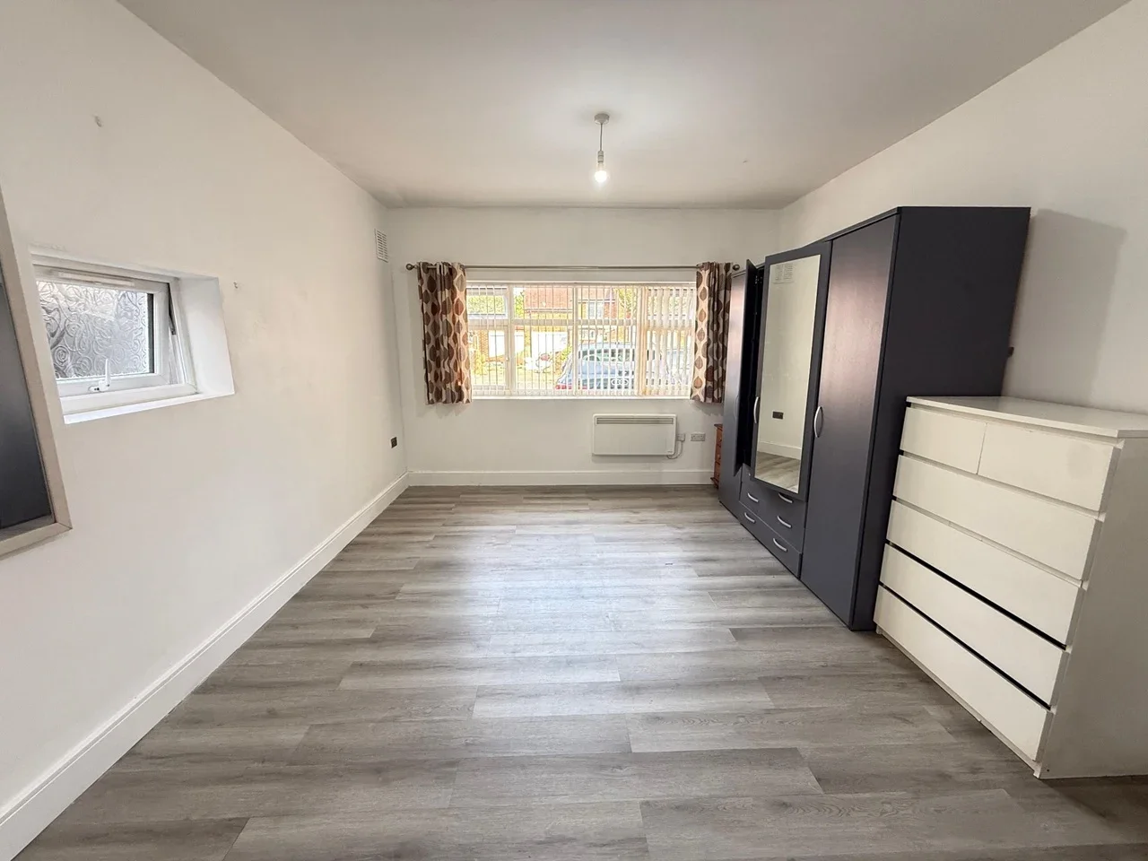 Flat Hughes Road in Greater London