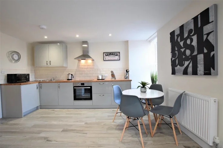 Flat Triangle West in Bristol