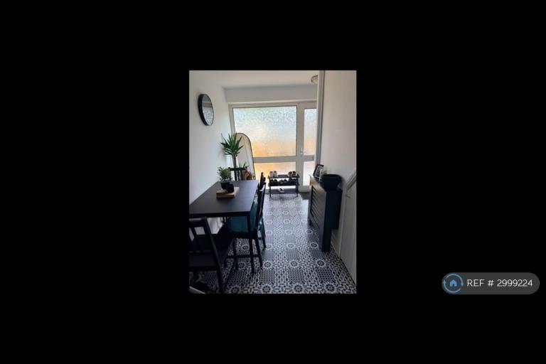 House Livale Walk in Newport