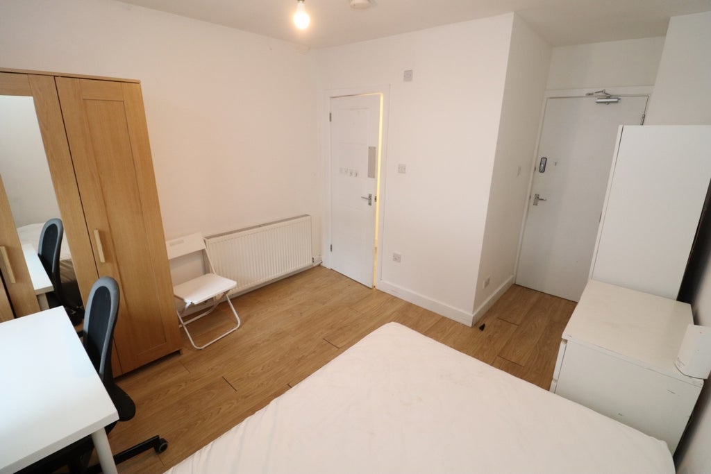 Room Globe Road in Greater London