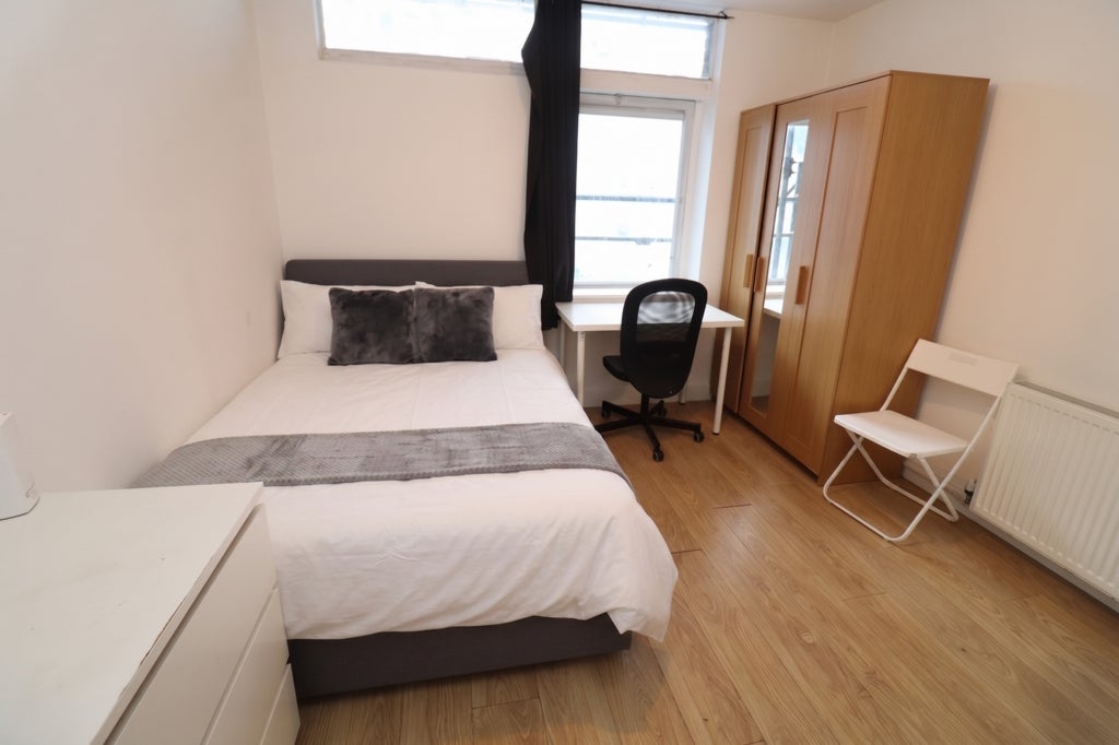 Room Globe Road in Greater London