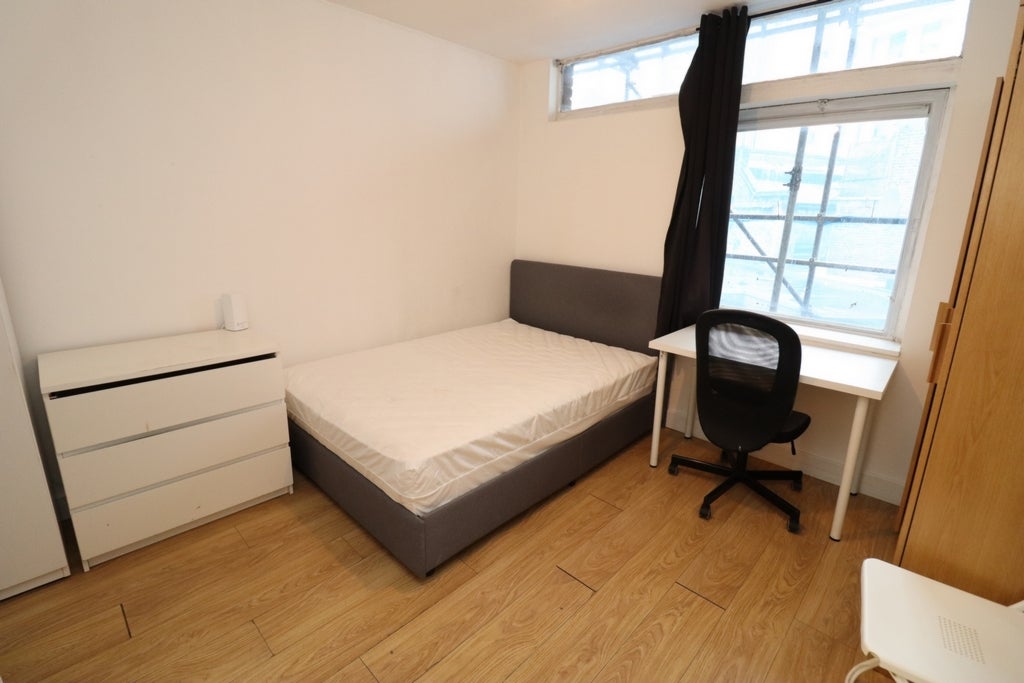 Room Globe Road in Greater London