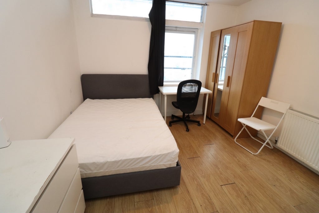 Room Globe Road in Greater London