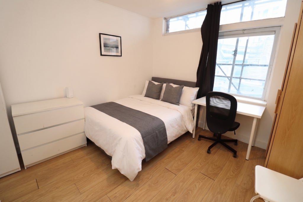 Room Globe Road in Greater London