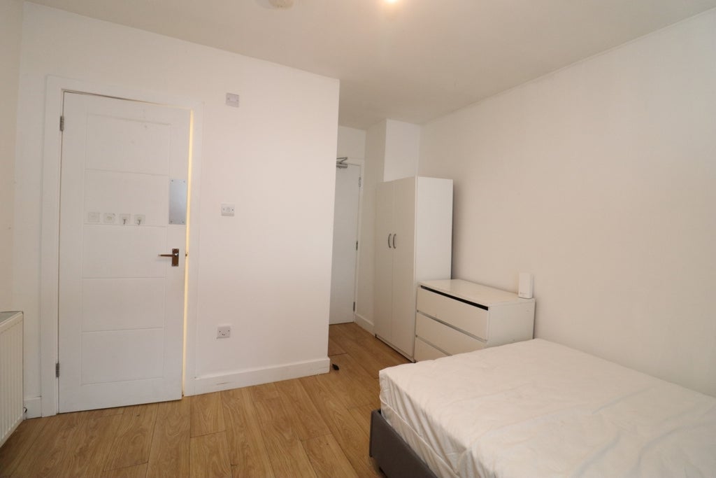 Room Globe Road in Greater London