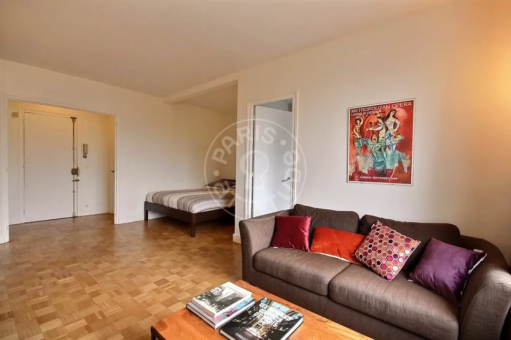 Flat Rue de Navarre in Paris