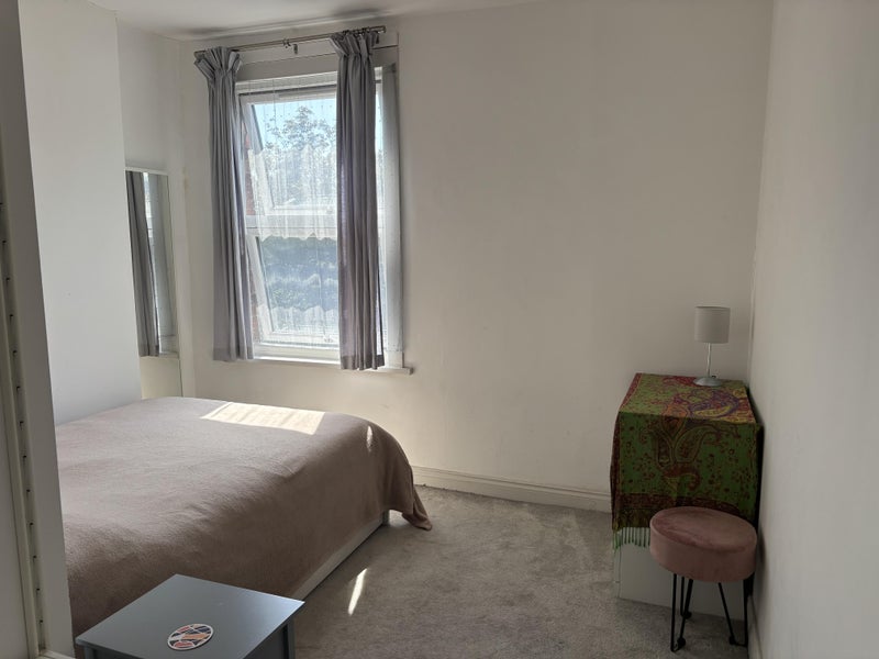 Room Rathcoole Gardens in Greater London