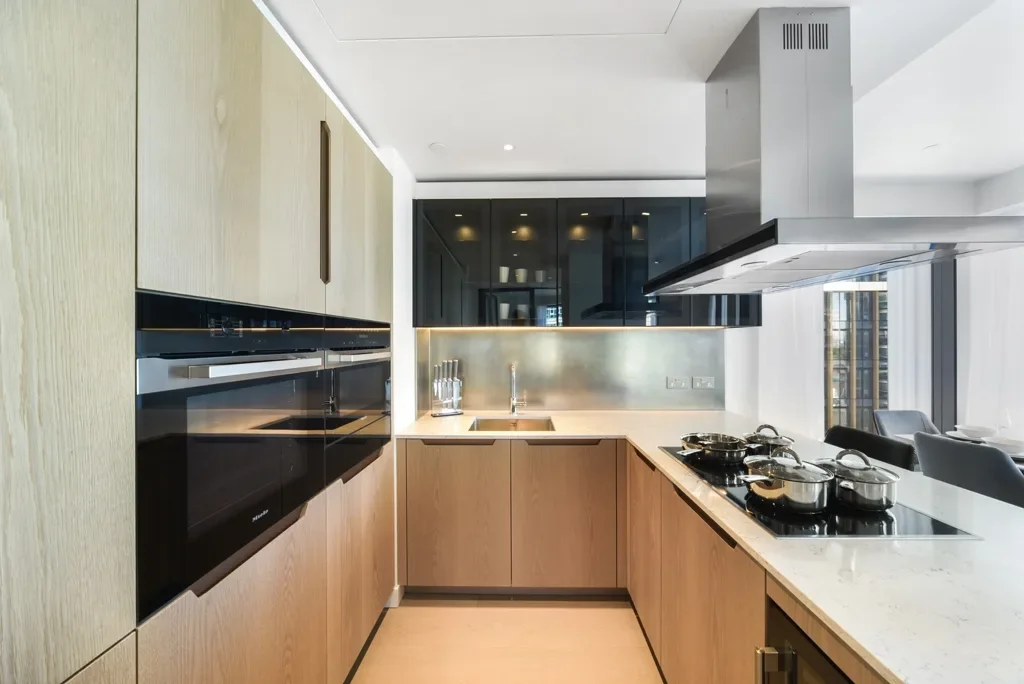 Flat Nine Elms Lane in Greater London